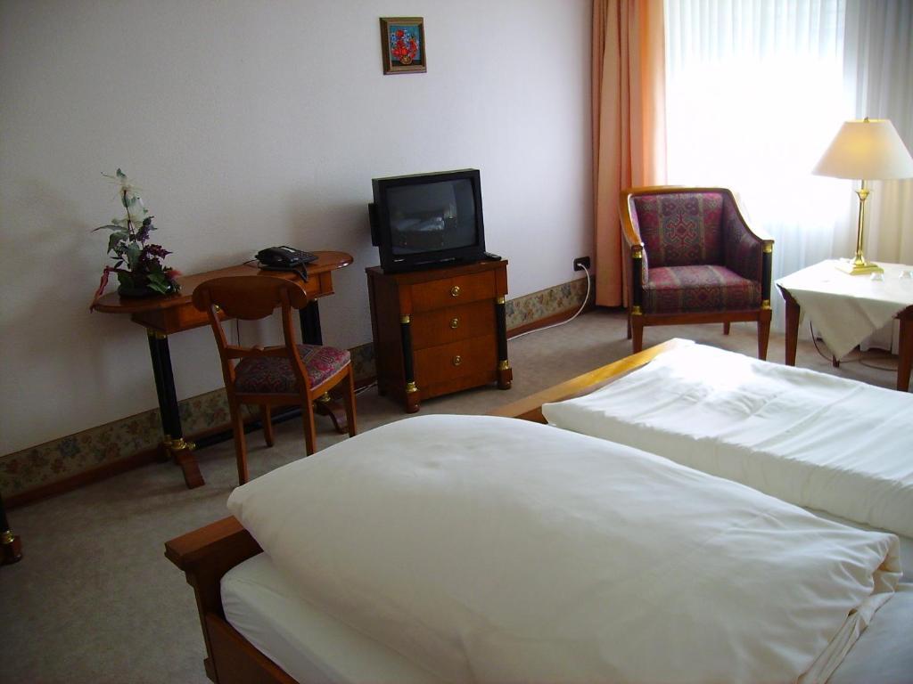 Hotel An Der Hauptallee 바트피르몬트 객실 사진